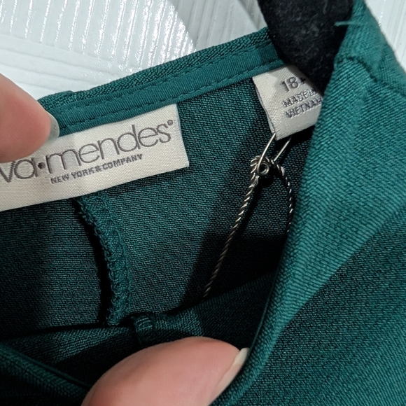 NWT Eva Mendes New York & Company Green Sleeveless Blouse in Size 18+ - Picture 6 of 10